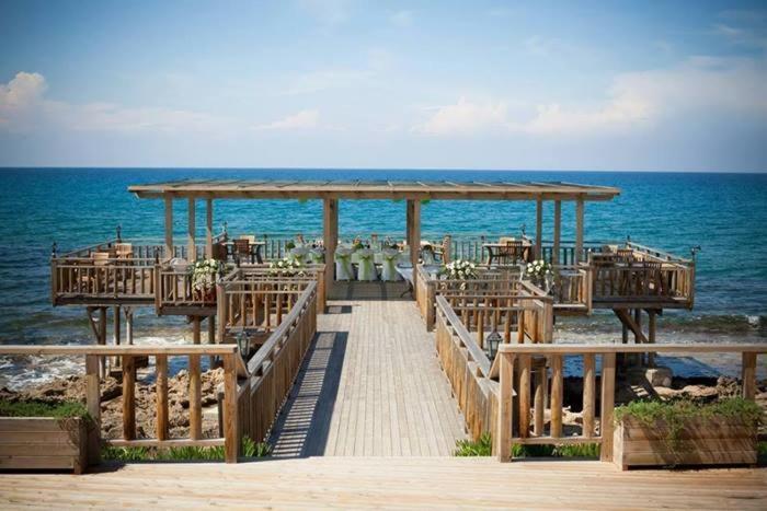 Zambak Holiday Village & Restaurant Superb Seafront Location ! Agios Georgios  المظهر الخارجي الصورة